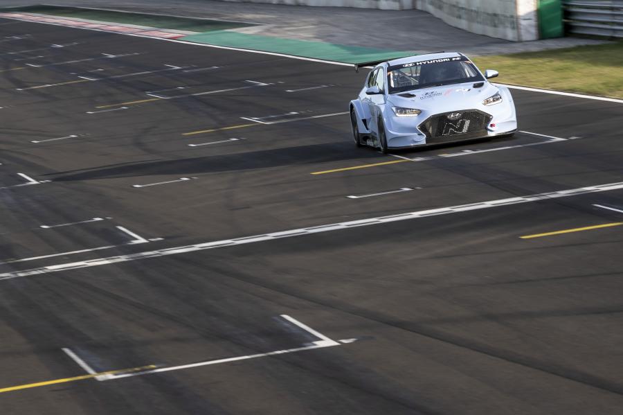  Hyundai Veloster N ETCR 2019 года  (фото 7 из 15)